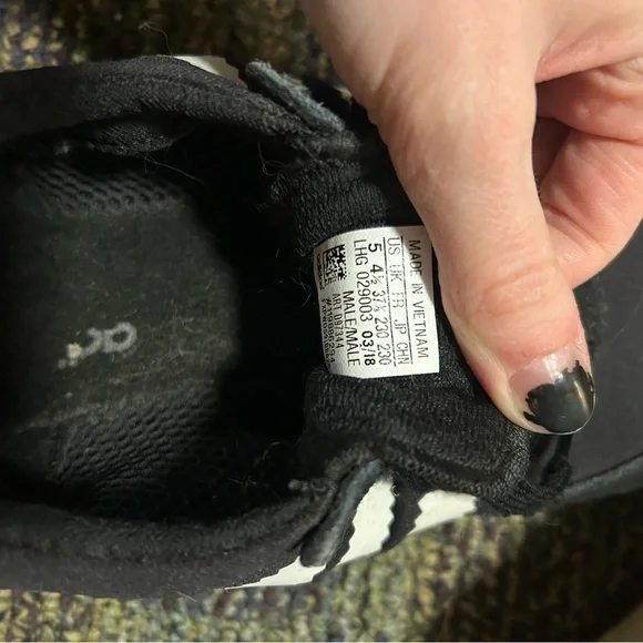 Adidas iniki black men’s 5 womens 6.5 - Picture 4 of 5